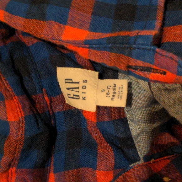 Boys Size 6/7 Red and Blue checked button down shirt. - Picture 2 of 3